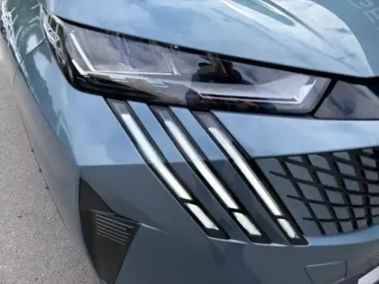 Photo 13 Peugeot 5008  Hybrid 136 e-DCS6 Allure