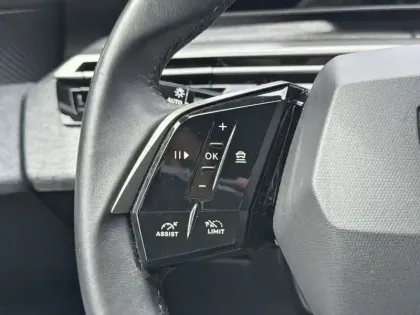 Photo 18 Peugeot 5008  Hybrid 136 e-DCS6 Allure