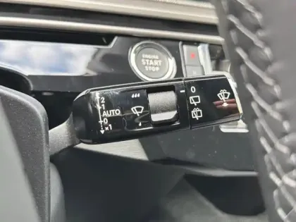 Photo 17 Peugeot 5008  Hybrid 136 e-DCS6 Allure