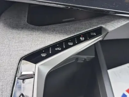 Photo 15 Peugeot 5008  Hybrid 136 e-DCS6 Allure