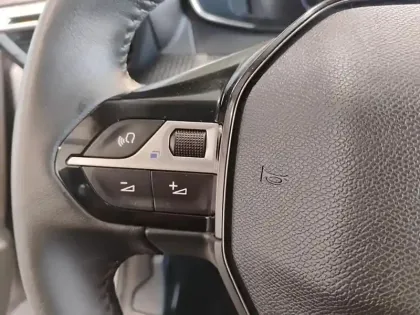 Photo 18 Peugeot 208  Turbo 100 ch BVM6 Allure