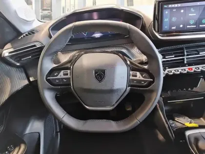 Photo 11 Peugeot 208  Turbo 100 ch BVM6 Allure