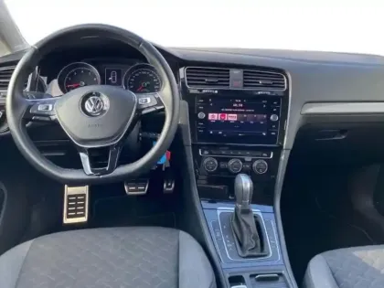 Photo 7 Volkswagen Golf 1.0 TSI 115 DSG7 Connect