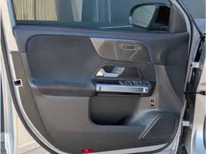 Photo 15 Mercedes GLB 200 d 