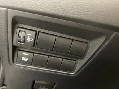 Photo 11 Toyota Yaris Gén. I Ph1 NG Design 5