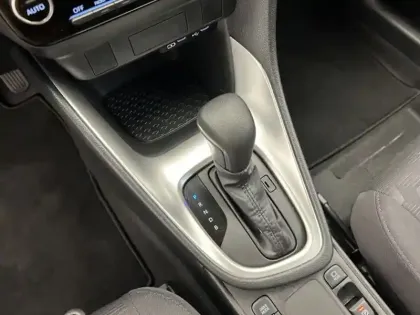 Photo 11 Toyota Yaris Hybride 116h Dynamic