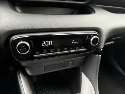 Photo 25 Toyota Yaris Hybride 116h Design