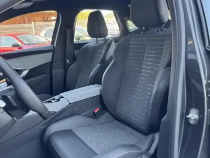 Photo 17 Peugeot 3008 III 1.2 HYBRID 136 E-DCS6 ALLURE