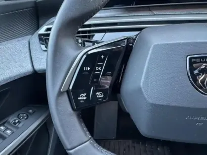 Photo 25 Peugeot 3008 III 1.2 HYBRID 136 E-DCS6 ALLURE