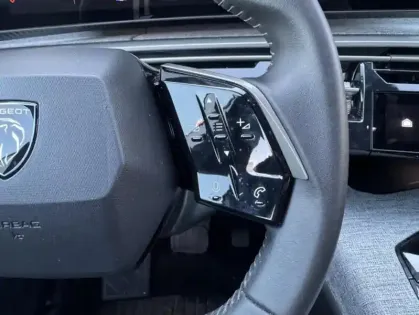 Photo 26 Peugeot 3008 III 1.2 HYBRID 136 E-DCS6 ALLURE