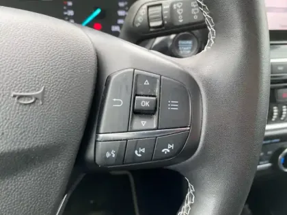 Photo 17 Ford Fiesta Gén. V Ph2 Titanium Business 5