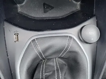 Photo 18 Ford Fiesta Gén. V Ph2 Titanium Business 5