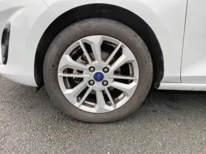 Photo 13 Ford Fiesta Gén. V Ph2 Titanium Business 5