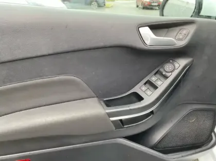 Photo 5 Ford Fiesta Gén. V Ph2 Titanium Business 5