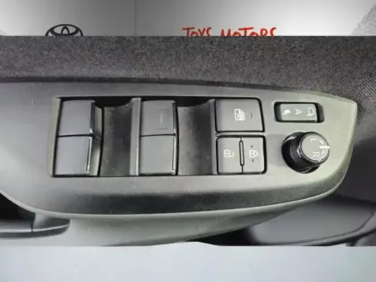 Photo 14 Toyota Yaris Hybride 1.5 HYBRID 116H DESIGN