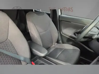 Photo 10 Toyota Yaris Hybride 1.5 HYBRID 116H DESIGN