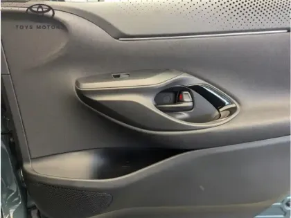 Photo 9 Toyota Yaris Hybride 1.5 HYBRID 116H Design Pack Cargo