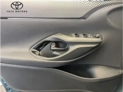 Photo 15 Toyota Yaris Hybride 1.5 HYBRID 116H Design Pack Cargo