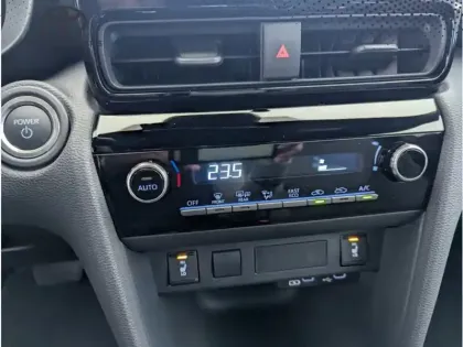 Photo 18 Toyota Yaris Hybride 1.5 HYBRID 130H Design Pack Cargo