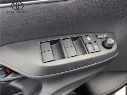 Photo 14 Toyota Yaris Hybride 1.5 HYBRID 130H Design Pack Cargo