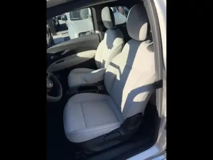 Photo 10 Fiat 500 Gén. II Ph1 MY25 Giorgio Armani C. Ed 3