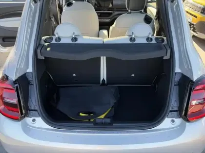 Photo 12 Fiat 500 Gén. II Ph1 MY25 Giorgio Armani C. Ed 3