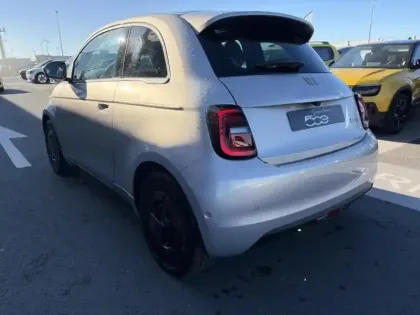 Photo 6 Fiat 500 Gén. II Ph1 MY25 Giorgio Armani C. Ed 3