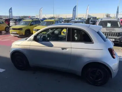 Photo 7 Fiat 500 Gén. II Ph1 MY25 Giorgio Armani C. Ed 3