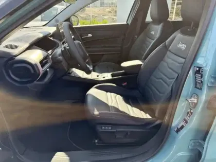 Photo 8 Jeep Avenger Gén. I Ph1 Summit 5