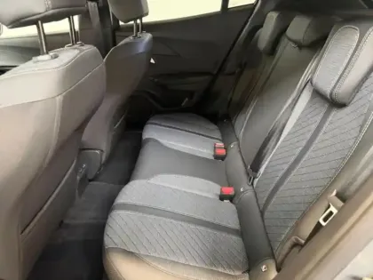 Photo 8 Peugeot 2008  1.2 Hybrid 145ch Allure e-DCS6