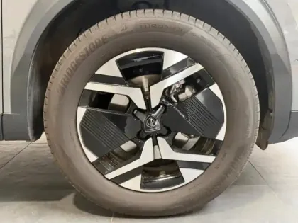 Photo 9 Peugeot 2008  1.2 Hybrid 145ch Allure e-DCS6