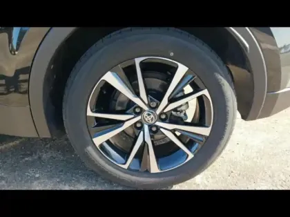 Photo 11 Toyota C-HR  1.8 Hybride 140ch Design MY25