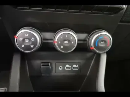 Photo 13 Renault Clio Gén. V (BJA) Ph1 NG Equilibre 5