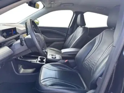 Photo 6 Ford Mustang  Mach-E 269ch Standard Range 76kWh AWD 9cv