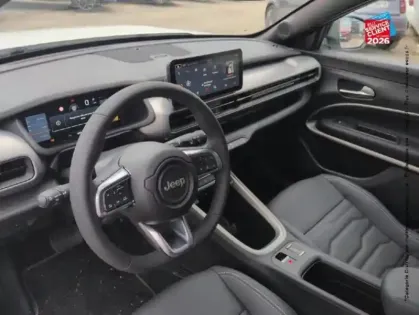 Photo 14 Jeep Avenger  1.2 Turbo T3 110ch MHEV Summit BVR6 eHybrid