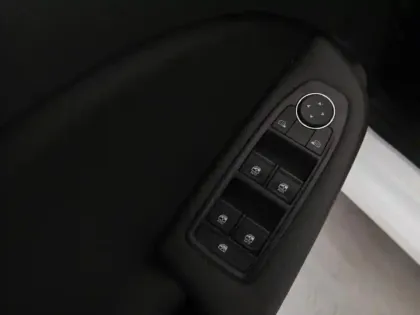 Photo 12 Renault Clio Gén. V (BJA) Ph1 NG Evolution 5