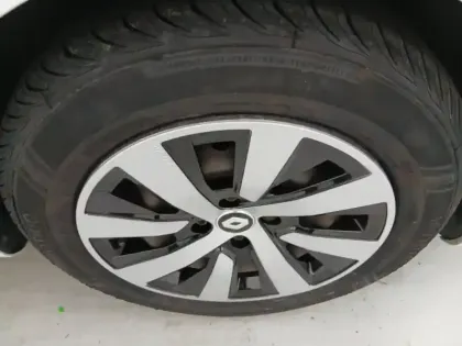 Photo 9 Renault Clio Gén. V (BJA) Ph1 NG Evolution 5