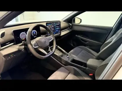 Photo 6 Volkswagen T-roc Gén. II Ph1 Style 5