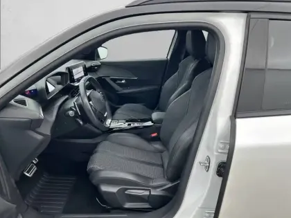 Photo 50 Peugeot 2008  PureTech 130 S&S EAT8