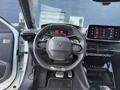 Photo 8 Peugeot 2008  PureTech 130 S&S EAT8