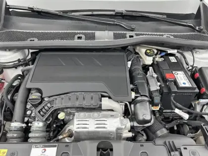 Photo 65 Peugeot 2008  PureTech 130 S&S EAT8