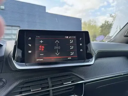 Photo 14 Peugeot 2008  PureTech 130 S&S EAT8