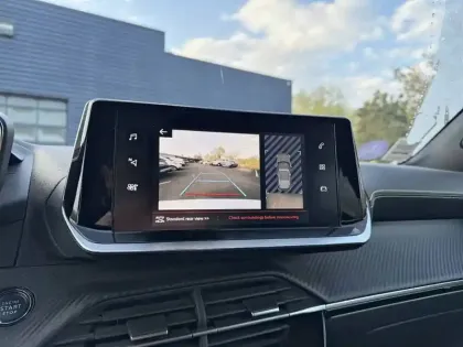 Photo 17 Peugeot 2008  PureTech 130 S&S EAT8