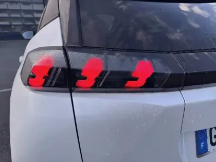 Photo 16 Peugeot 2008  PureTech 130 S&S EAT8