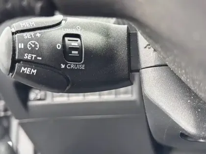 Photo 72 Peugeot 2008  PureTech 130 S&S EAT8