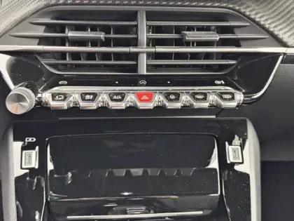 Photo 51 Peugeot 2008  PureTech 130 S&S EAT8