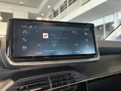 Photo 14 Peugeot 208  Electrique 50 kWh 136ch