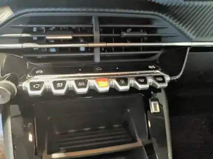 Photo 17 Peugeot 208  Electrique 50 kWh 136ch