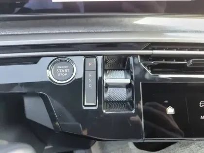 Photo 13 Peugeot 3008  Electrique 210 ch 73 kWh