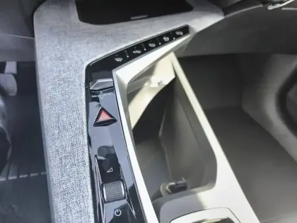 Photo 19 Peugeot 3008  Electrique 210 ch 73 kWh